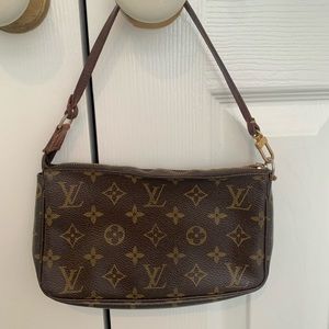 Auth Louis Vuitton Monogram Pochette Bag